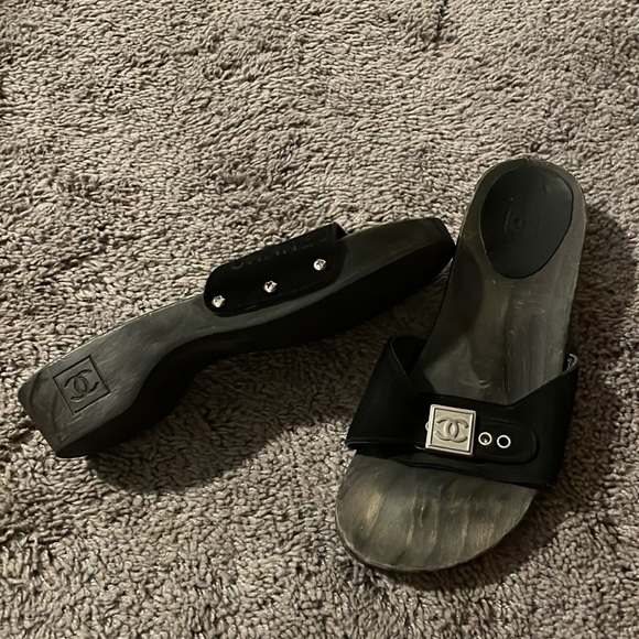 Women’s Black Chanel wood slide clog sandals used - Picture 3 of 3